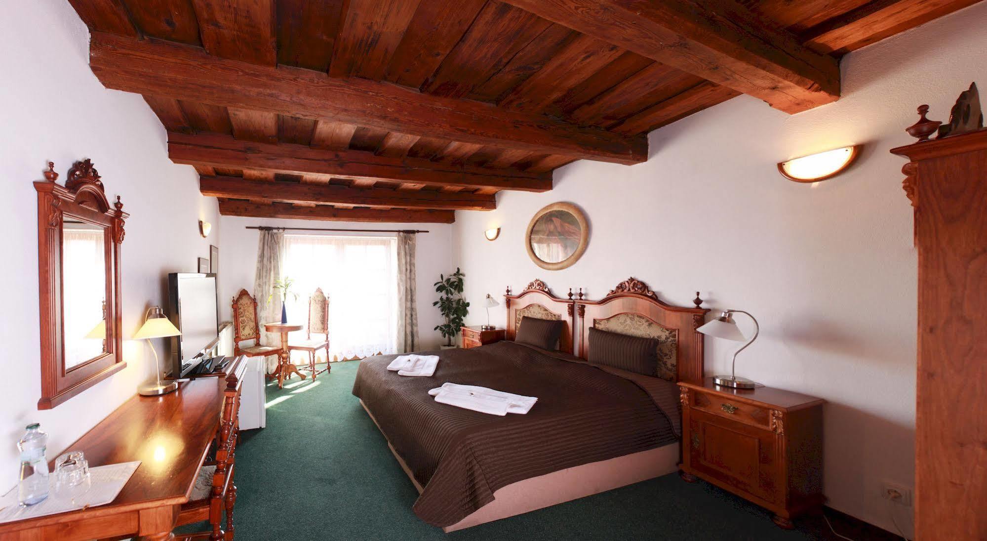 Hotel Zlaty Kohout Mladá Boleslav Dış mekan fotoğraf