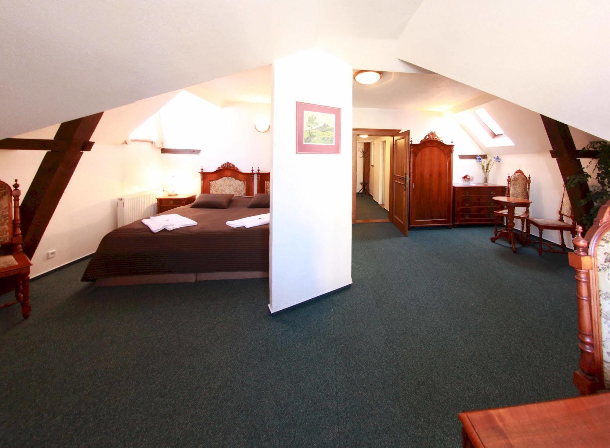 Hotel Zlaty Kohout Mladá Boleslav Dış mekan fotoğraf